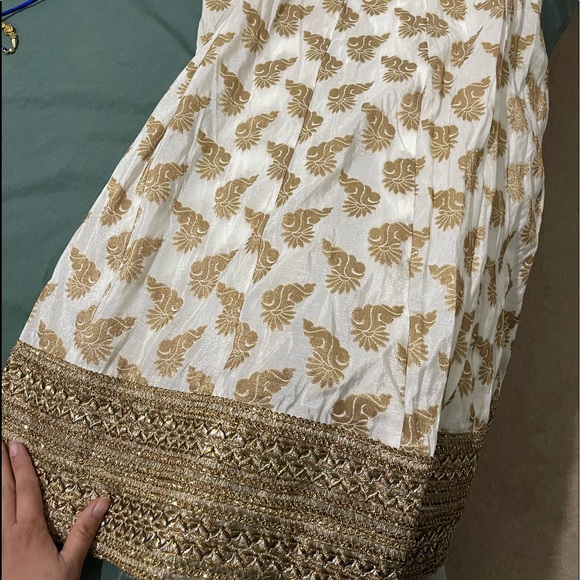 Blue and White Lehenga - Picture 5 of 7